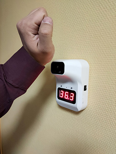 Инфракрасный бесконтактный термометр UltraScan Thermo A200 с настенным креплением Инфракрасный бесконтактный термометр UltraScan Thermo A200 с настенным креплением