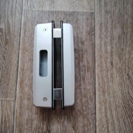 Ответная часть LocPro TD100 для замка GL725 для стеклянных распашных дверей монтажными пластинами