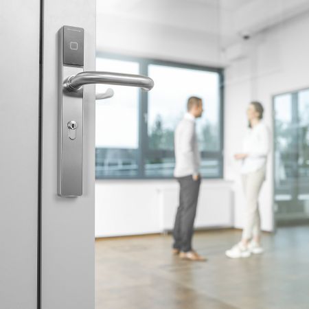 Электронный замок dormakaba c-lever pro (черный, узкий, offline, 72 мм, левый, ручки HA, шток 8 мм)