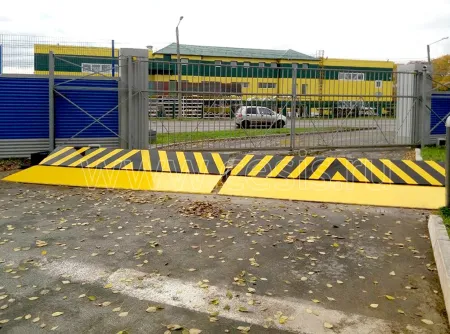 Дорожный блокиратор ЦеСИС ПРЕПОНА-П ДАБР.425728.009 с аппарелями, электромеханический Дорожный блокиратор ЦеСИС ПРЕПОНА-П ДАБР.425728.009 с аппарелями, электромеханический