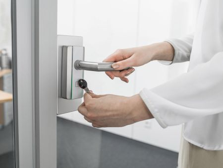 Электронный замок dormakaba c-lever compact (черный, offline, 72 мм, левый, ручки HN, шток 8 мм)