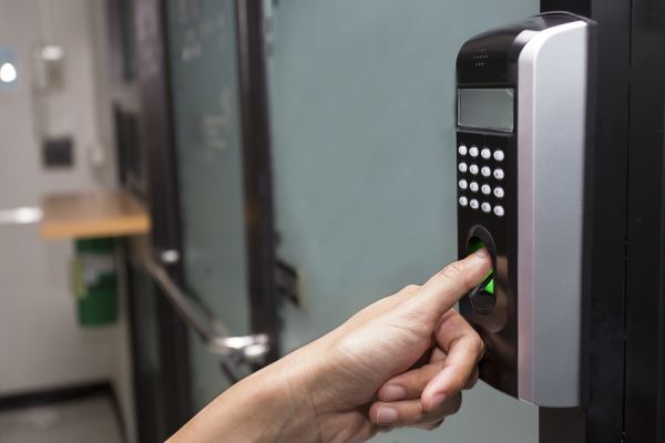 Система учета рабочего времени по отпечатку пальца и карте на базе контроллера ZKTeco на 1 дверь