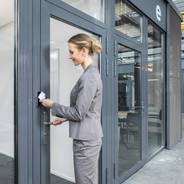 Считыватель dormakaba 9104-K6 MRD+BLE, для работы с ПО Exos