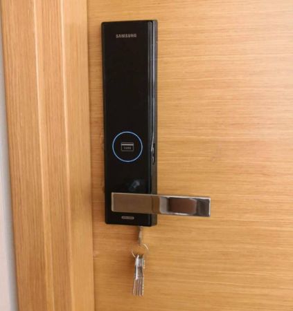 Электронный замок Samsung SHS-H505 FBK/EN (SHS-5050), одноригельный, врезной, с ручкой